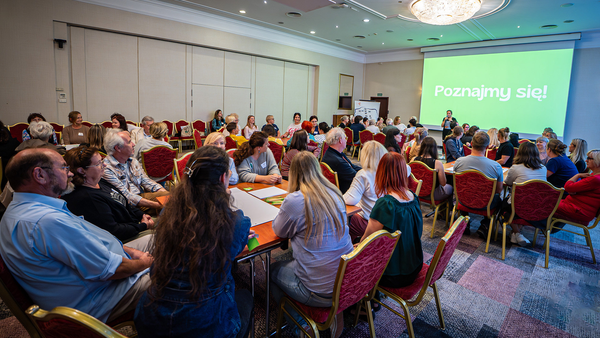 Uczestnicy Inkubatora Projektów na sali konferencyjnej – Poznajmy się!